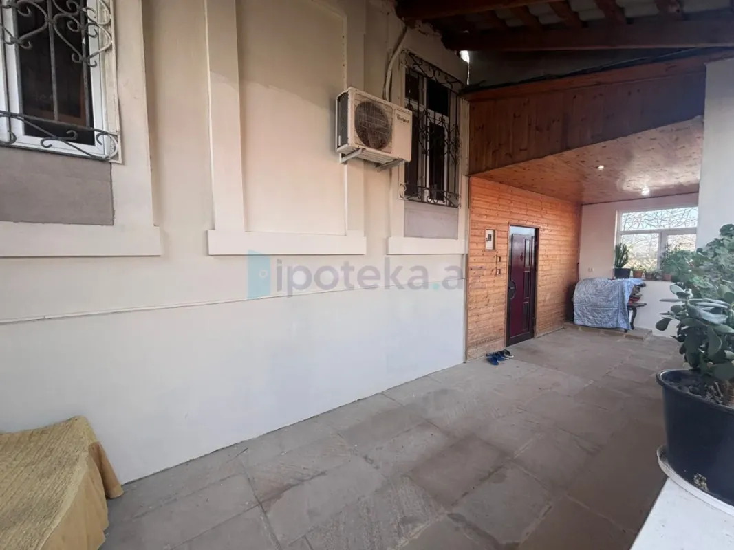 Satılır 9 otaqlı mənzil 200 m²