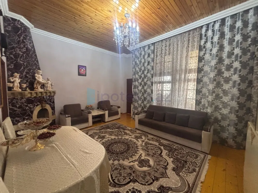 Satılır 9 otaqlı mənzil 200 m²