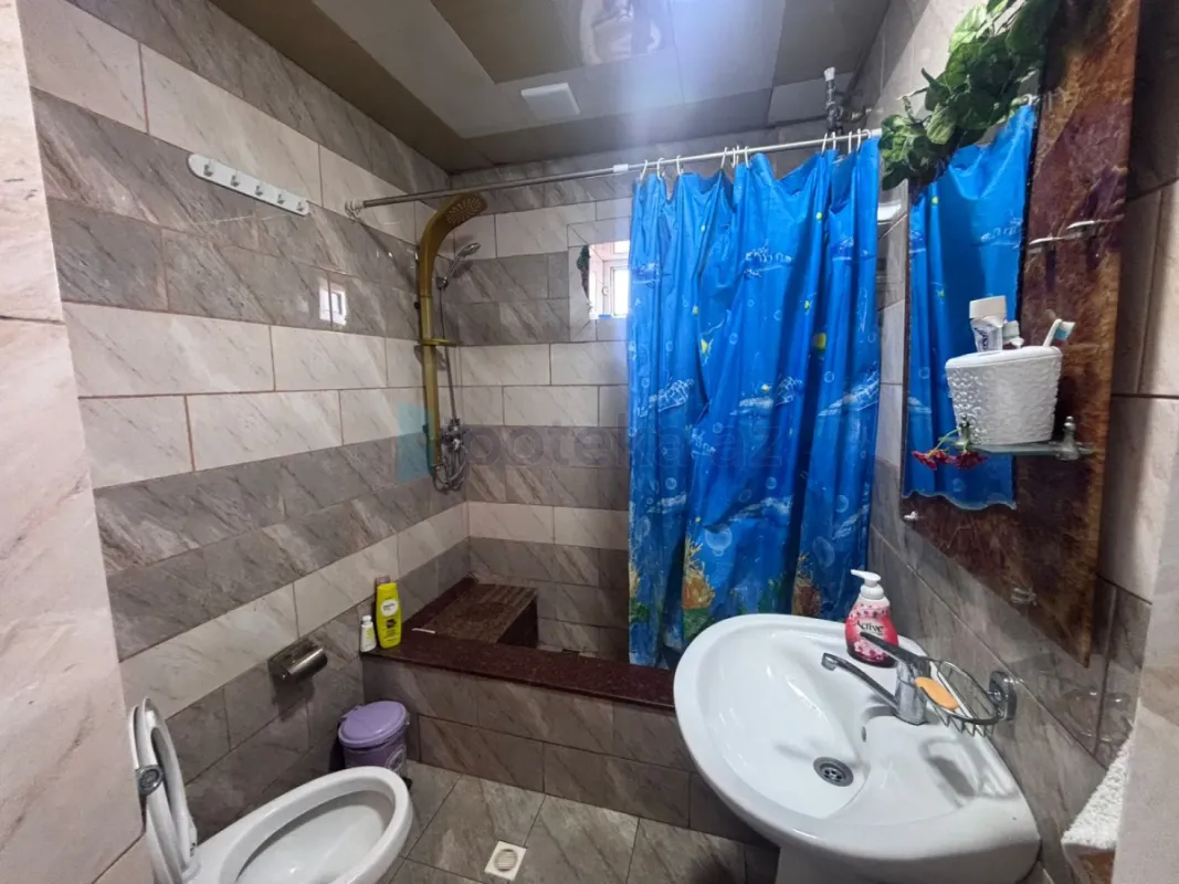 Satılır 9 otaqlı mənzil 200 m²