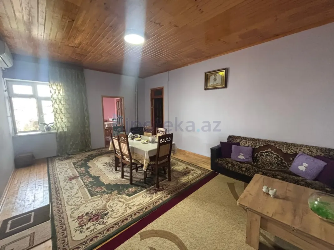 Satılır 9 otaqlı mənzil 200 m²