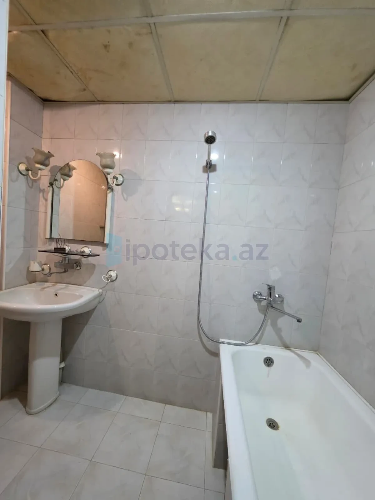 Satılır 3 otaqlı köhnə tikili 80 m²