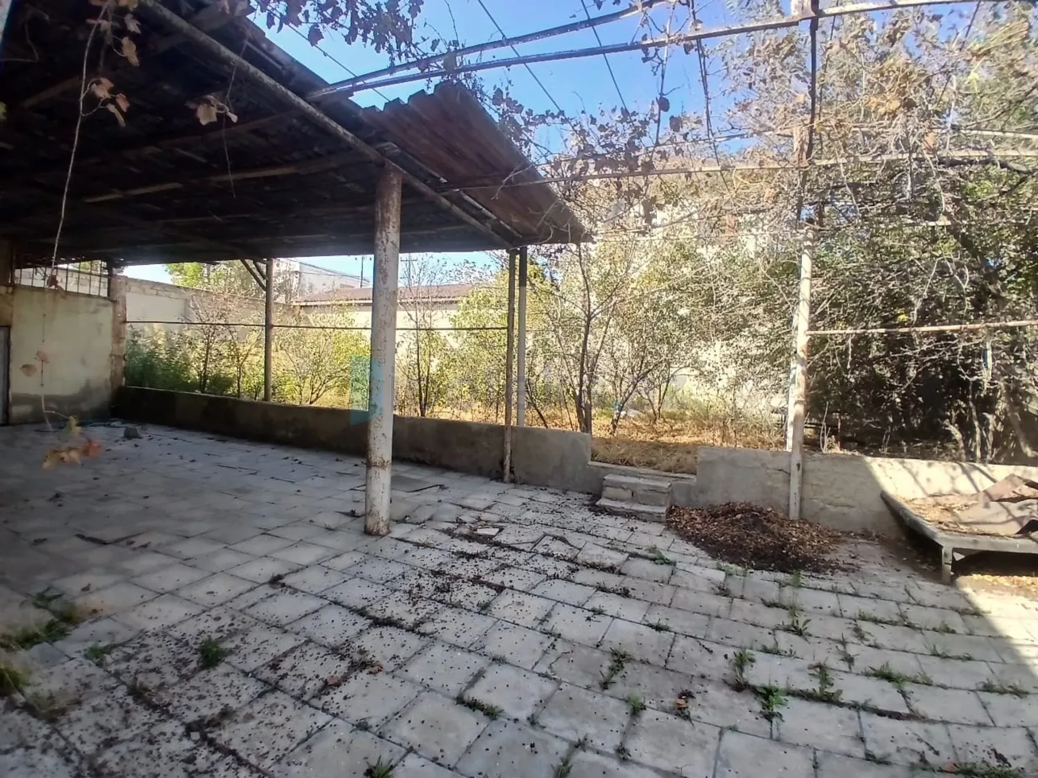 Satılır 5 otaqlı mənzil 300 m²