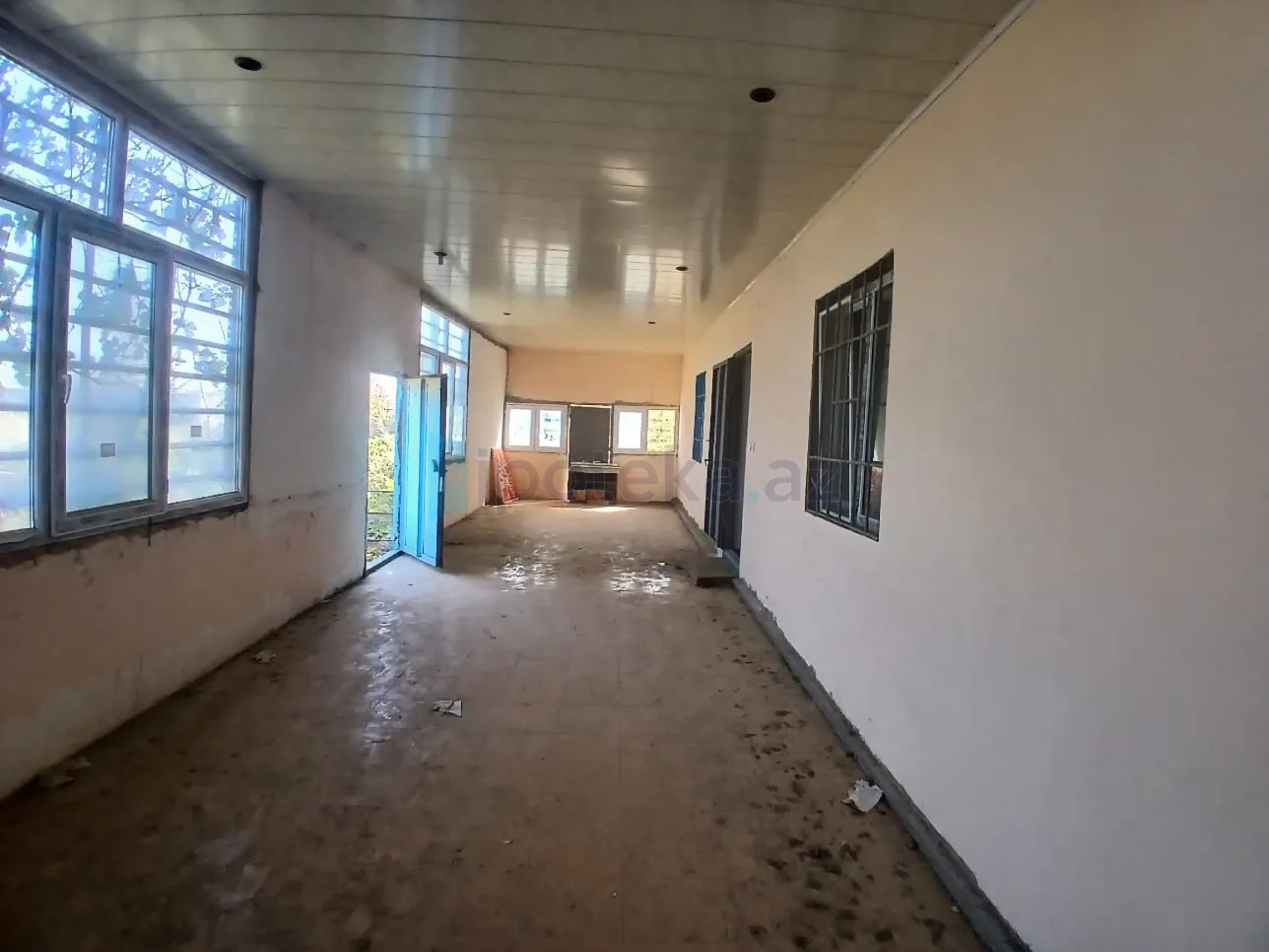 Satılır 5 otaqlı mənzil 300 m²