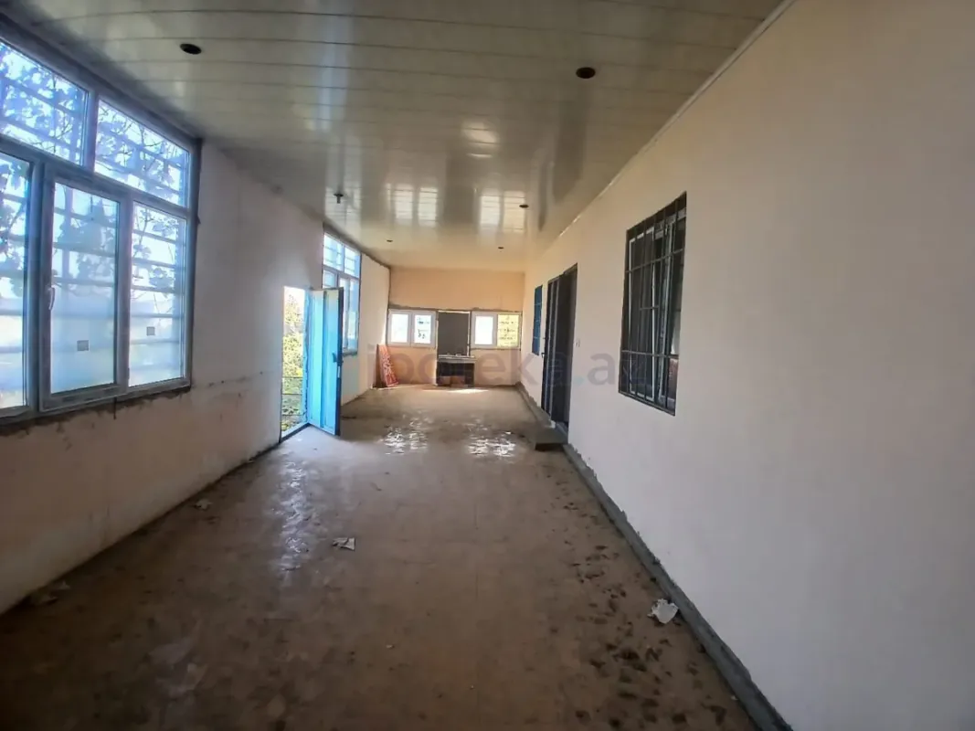 Satılır 5 otaqlı mənzil 300 m²