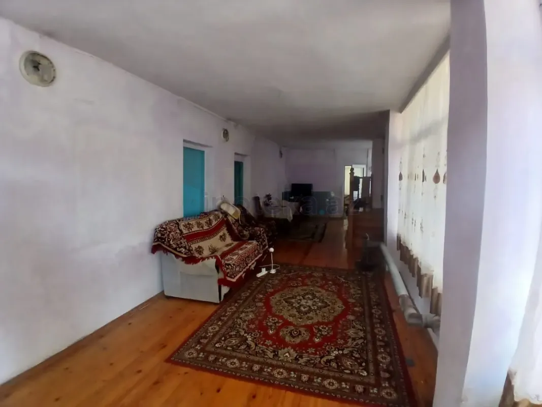 Satılır 5 otaqlı mənzil 300 m²