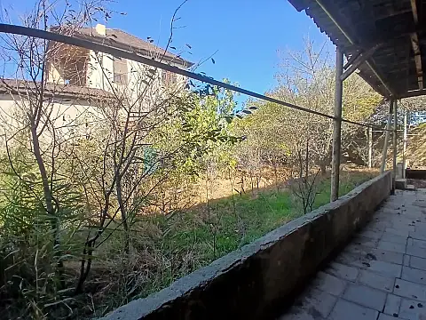 Satılır 5 otaqlı mənzil 300 m²