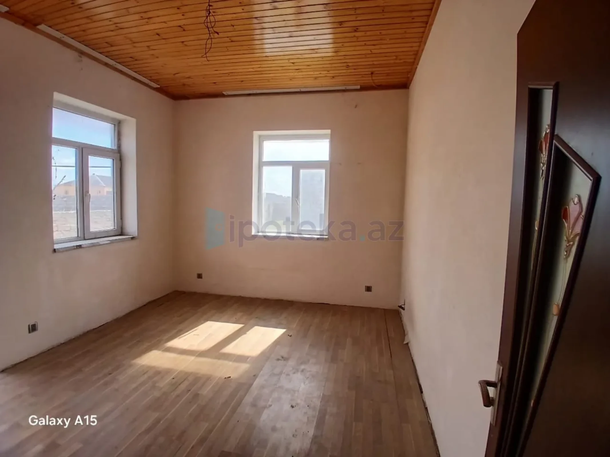 Satılır 5 otaqlı mənzil 260 m²
