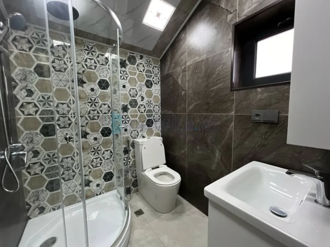 Satılır 5 otaqlı mənzil 180 m²