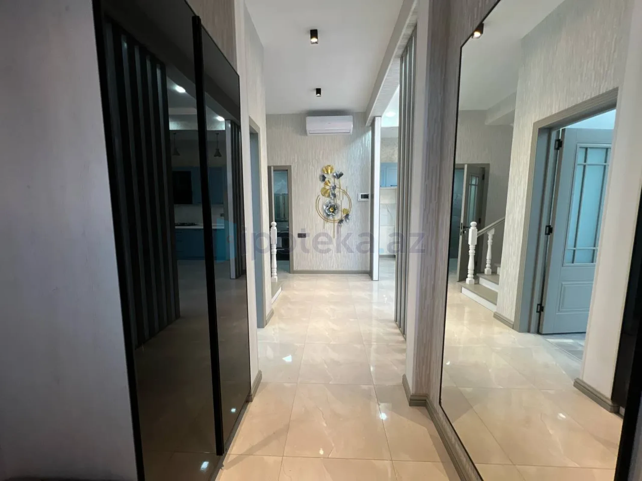 Satılır 5 otaqlı mənzil 180 m²