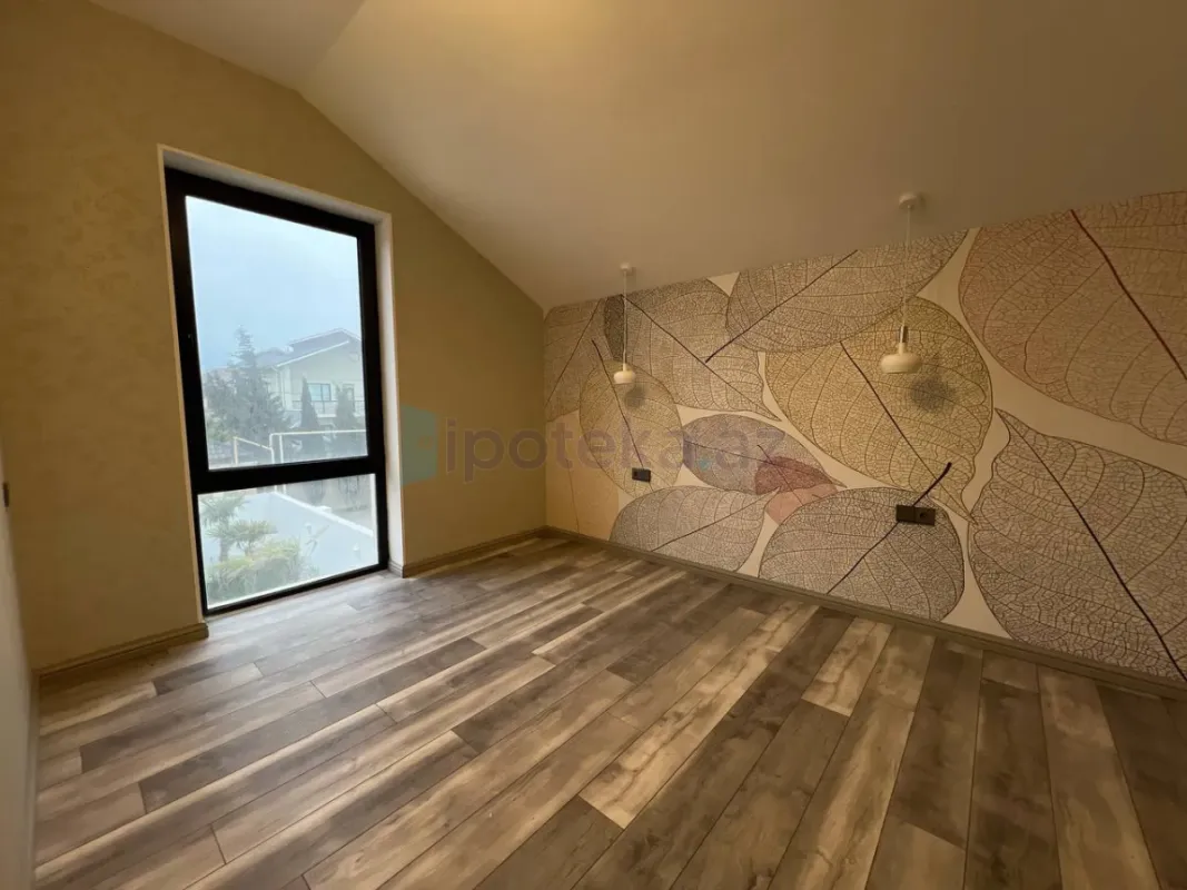 Satılır 5 otaqlı mənzil 180 m²