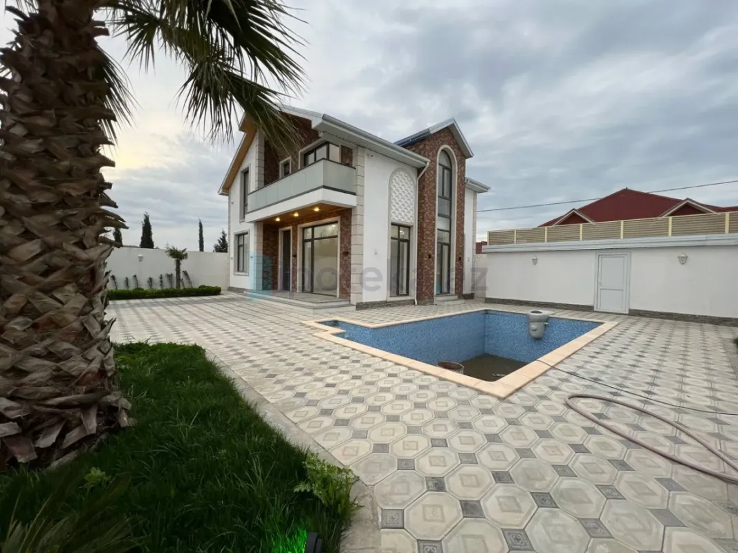 Satılır 5 otaqlı mənzil 180 m²