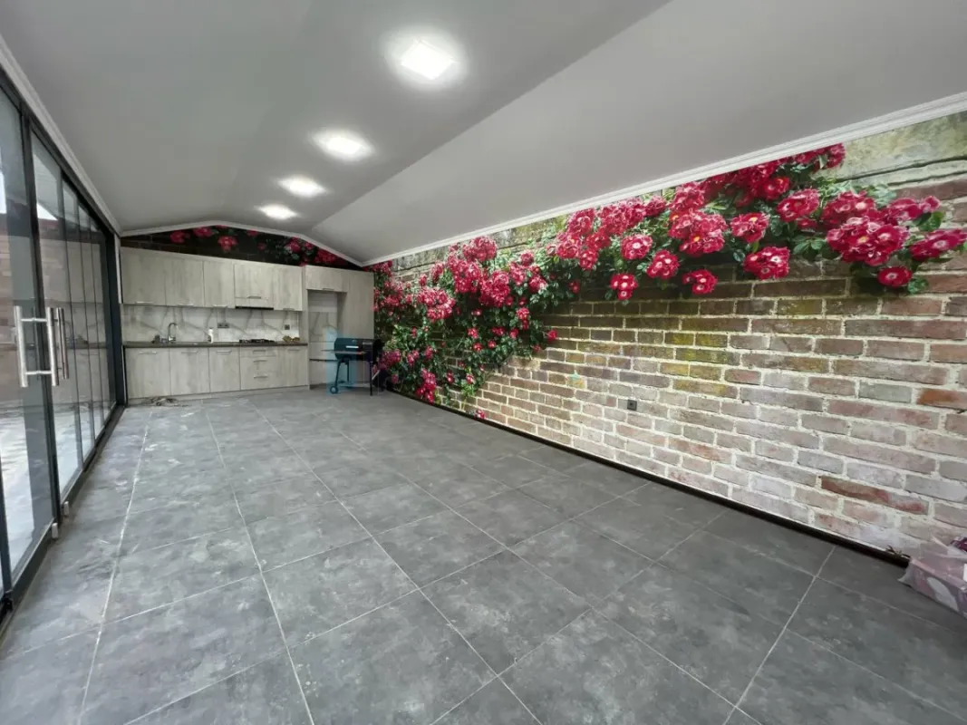 Satılır 5 otaqlı mənzil 180 m²