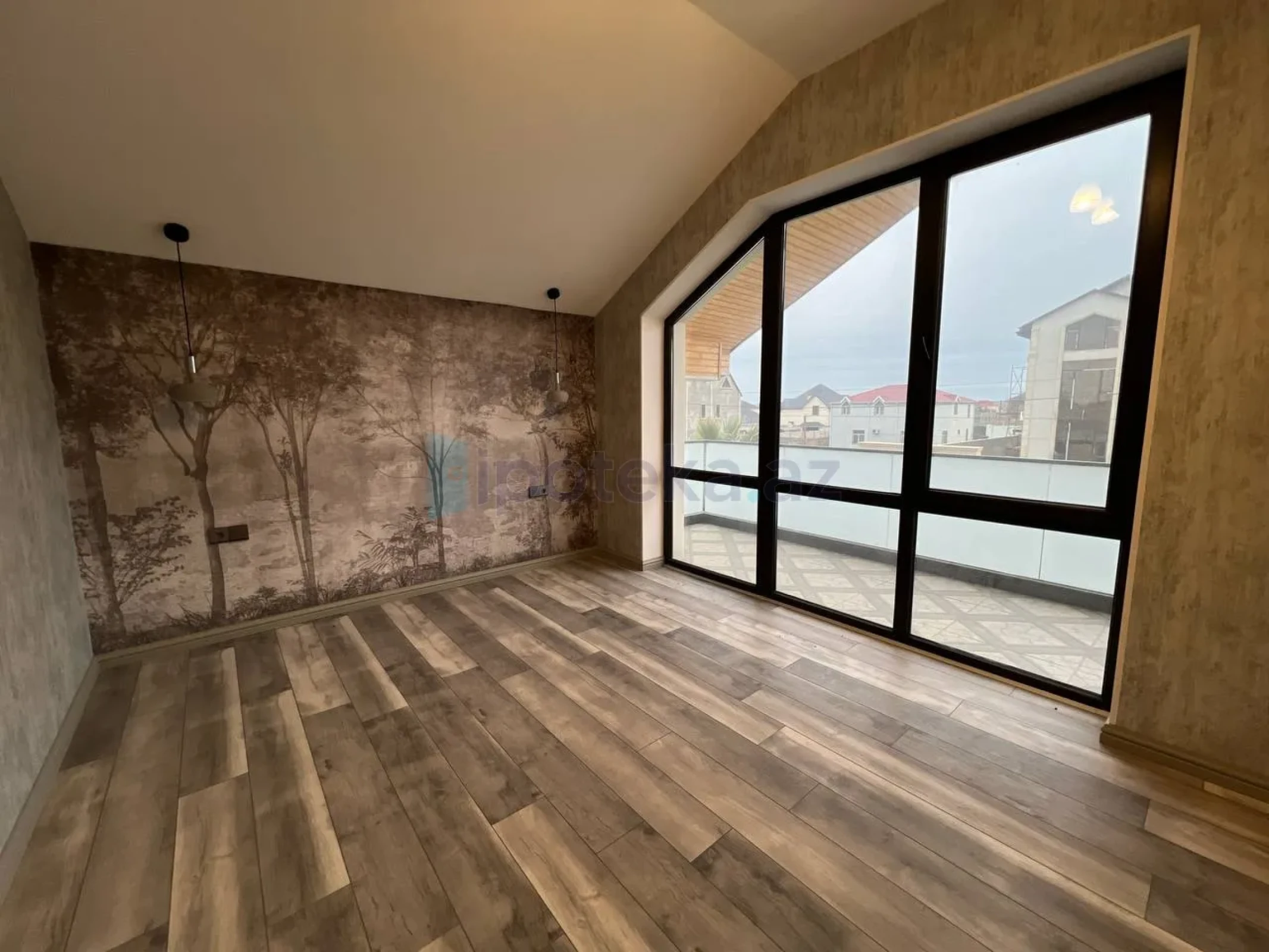 Satılır 5 otaqlı mənzil 180 m²