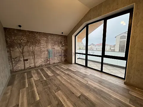 Satılır 5 otaqlı mənzil 180 m²
