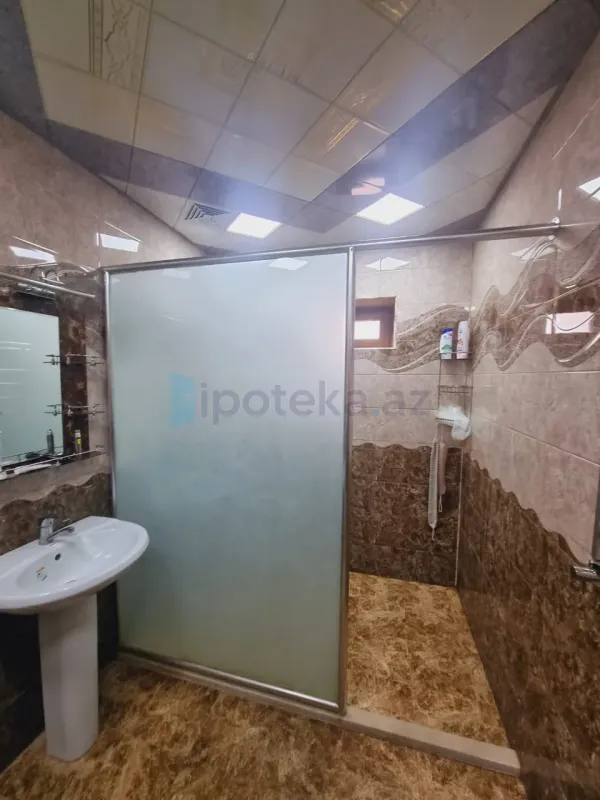 Satılır 4 otaqlı mənzil 200 m²