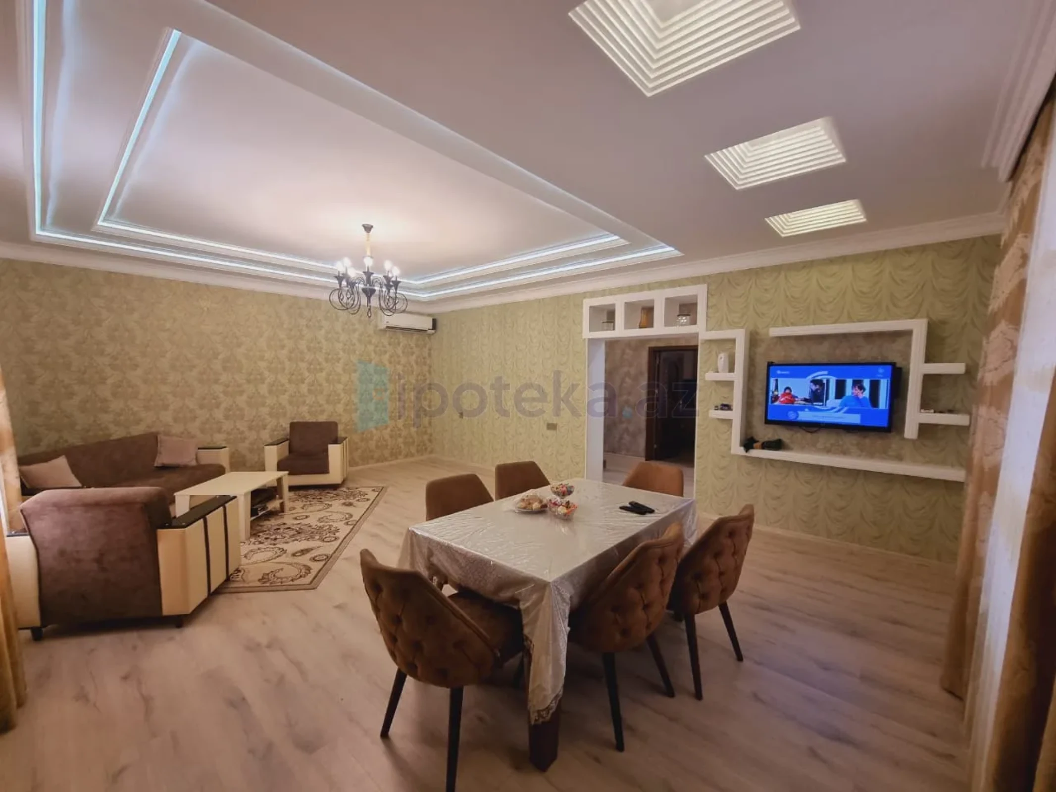 Satılır 4 otaqlı mənzil 200 m²