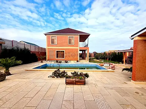 Satılır 4 otaqlı mənzil 200 m²