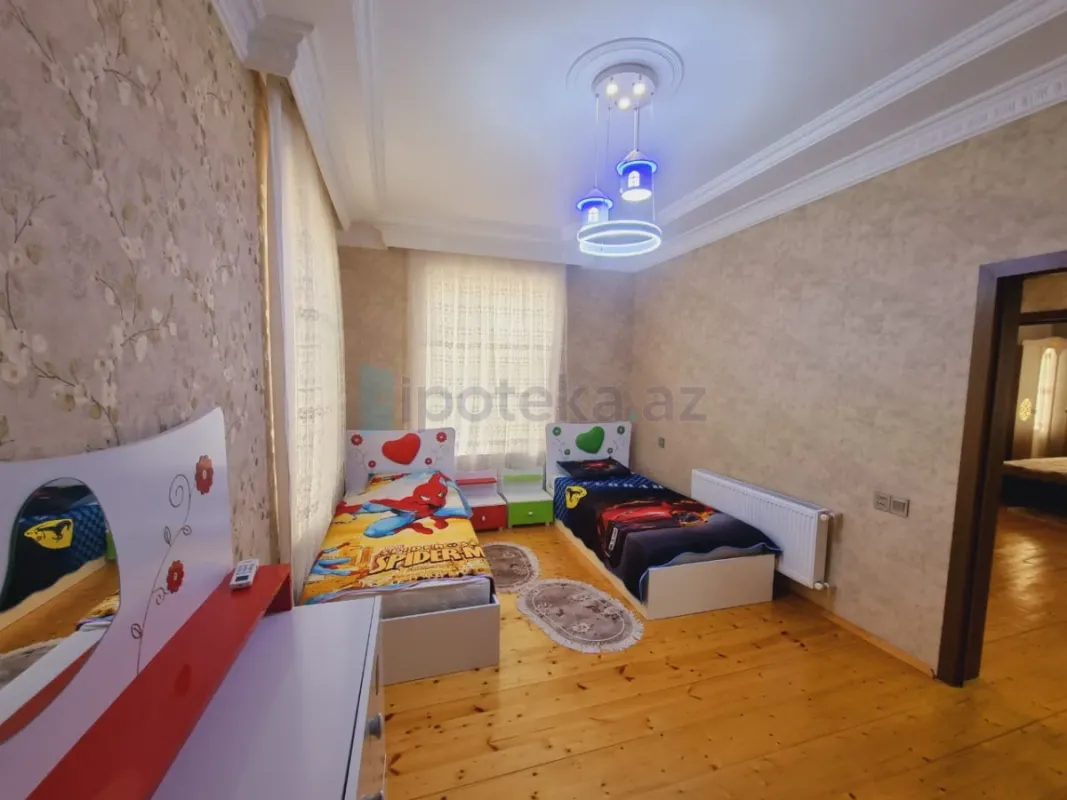 Satılır 4 otaqlı mənzil 200 m²