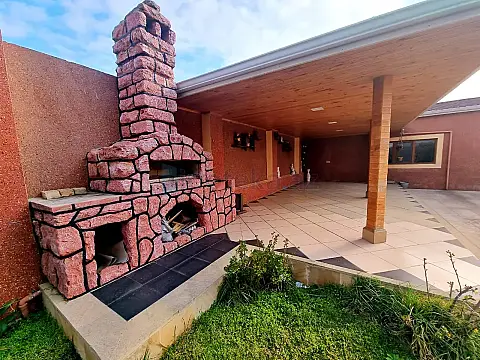 Satılır 4 otaqlı mənzil 200 m²