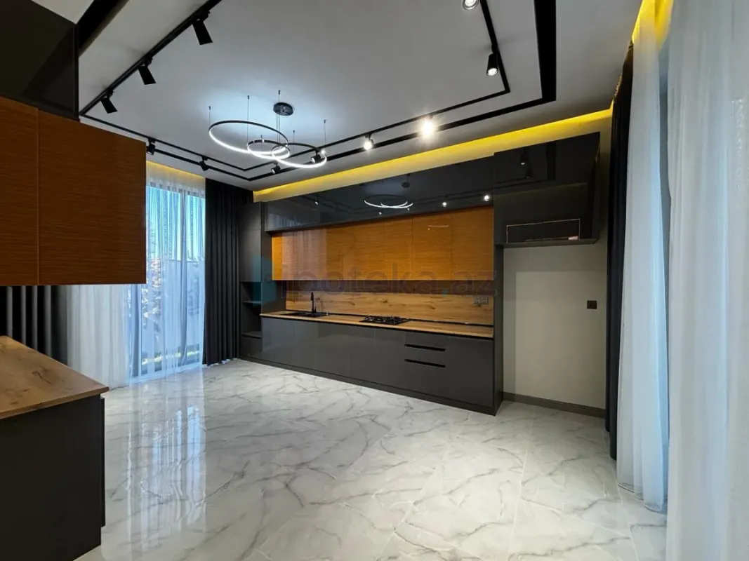 Satılır 5 otaqlı mənzil 210 m²
