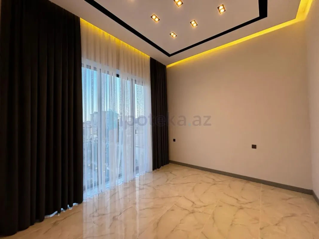 Satılır 5 otaqlı mənzil 210 m²
