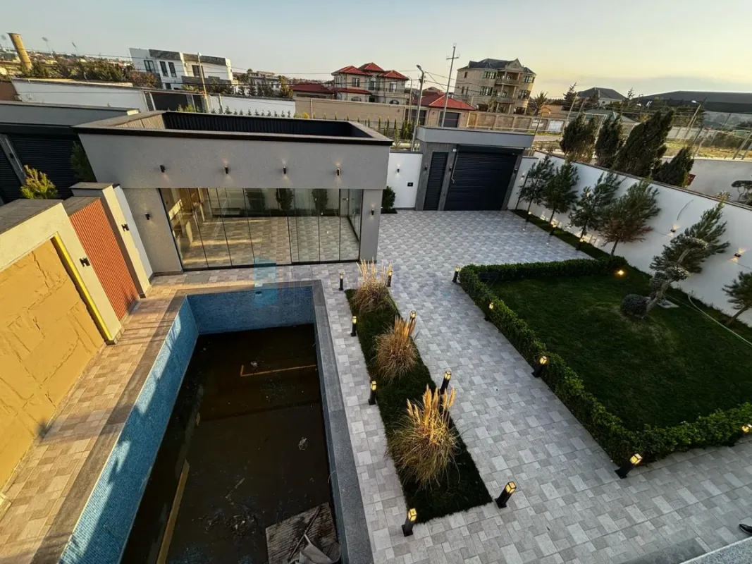 Satılır 5 otaqlı mənzil 210 m²