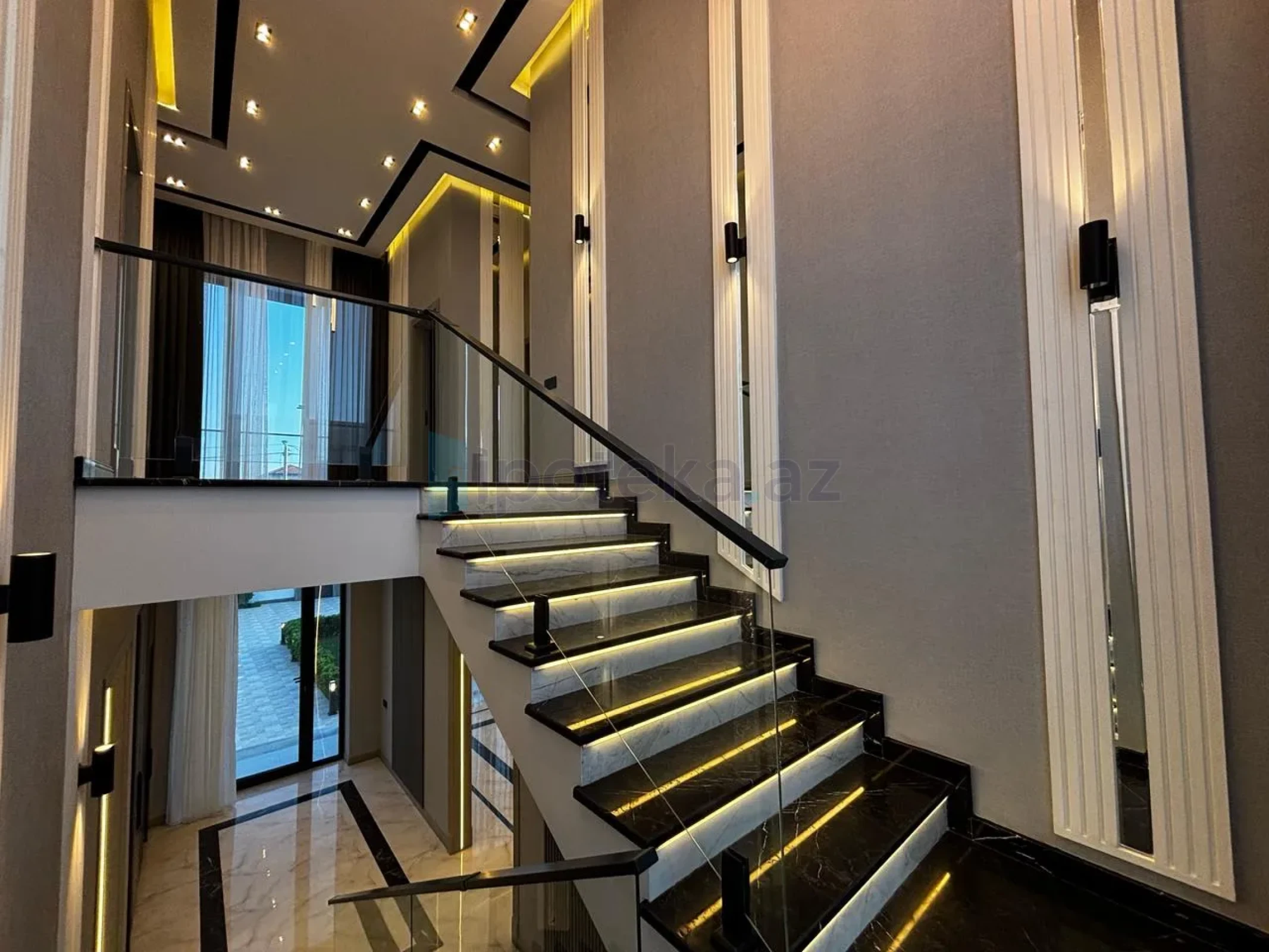 Satılır 5 otaqlı mənzil 210 m²