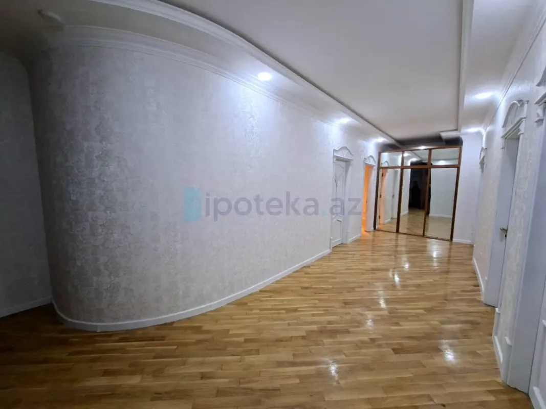 Satılır 4 otaqlı yeni tikili 165 m²
