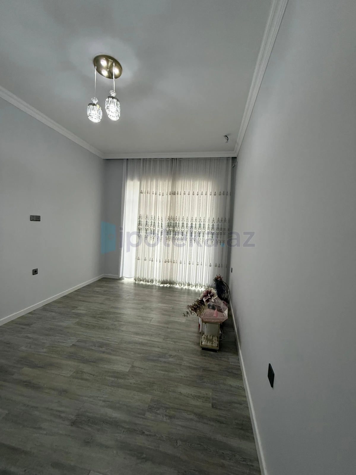 Satılır 5 otaqlı mənzil 142 m²