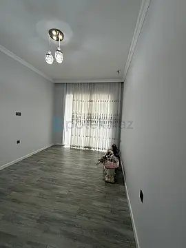 Satılır 5 otaqlı mənzil 142 m²