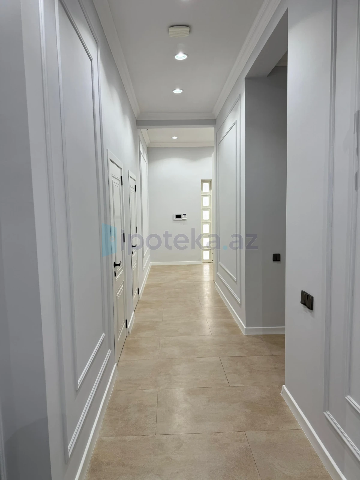 Satılır 5 otaqlı mənzil 142 m²