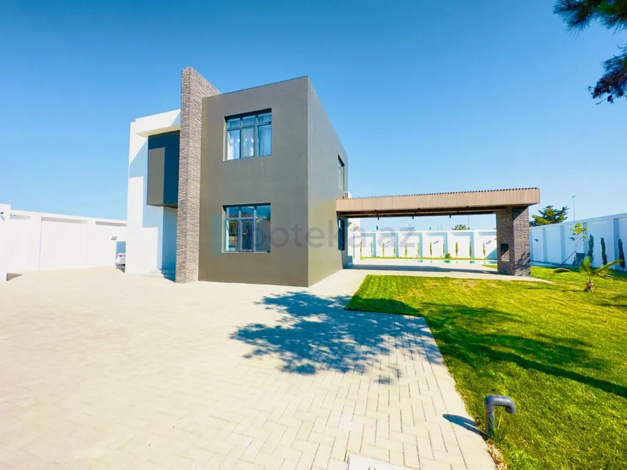 Satılır 5 otaqlı mənzil 300 m²