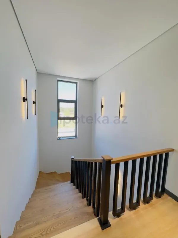 Satılır 5 otaqlı mənzil 300 m²