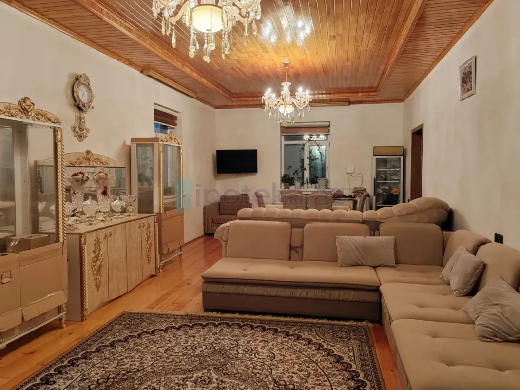 Satılır 5 otaqlı həyət evi 260 m²