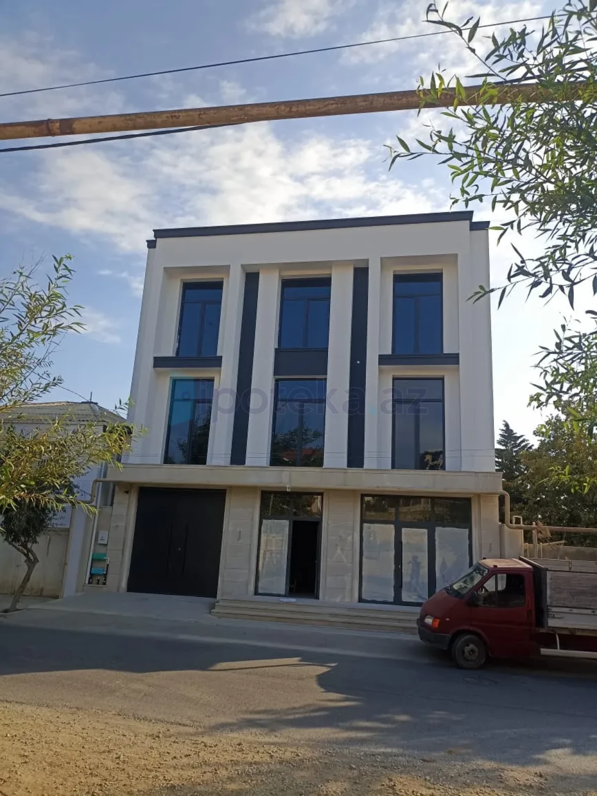 Satılır 6 otaqlı həyət evi 378 m²
