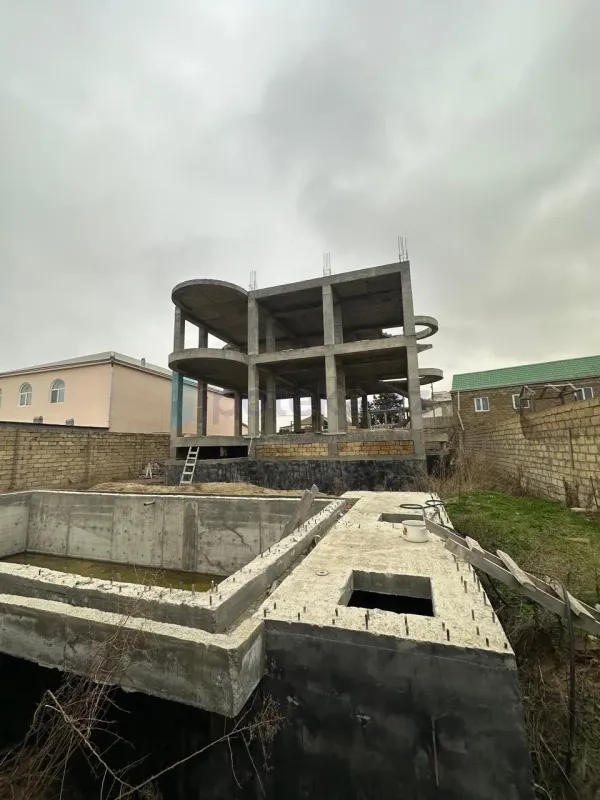 Satılır 7 otaqlı həyət evi 470 m²