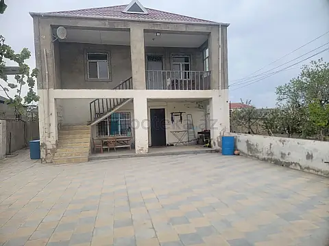 Satılır 8 otaqlı həyət evi 210 m²