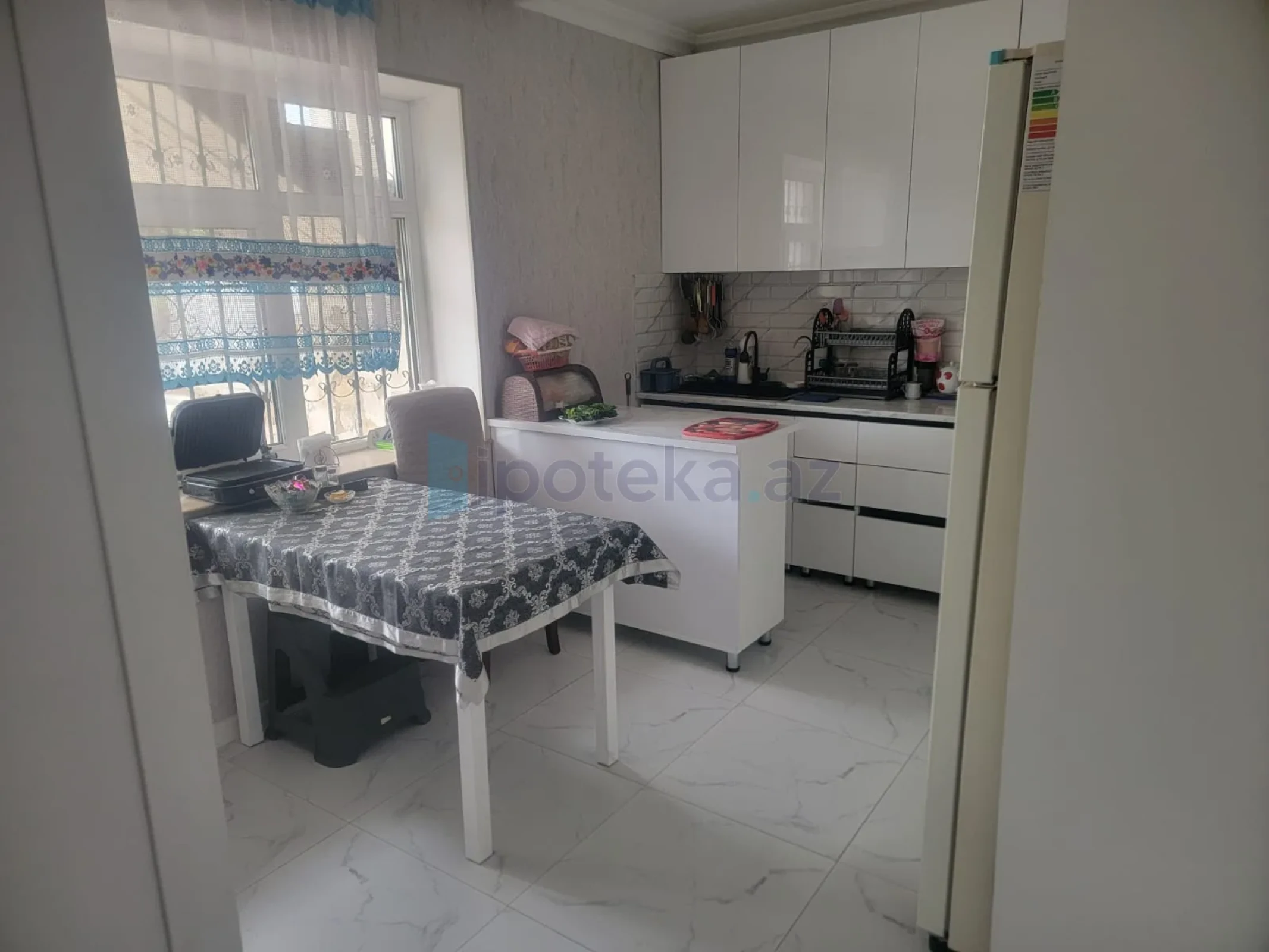 Satılır 8 otaqlı həyət evi 210 m²