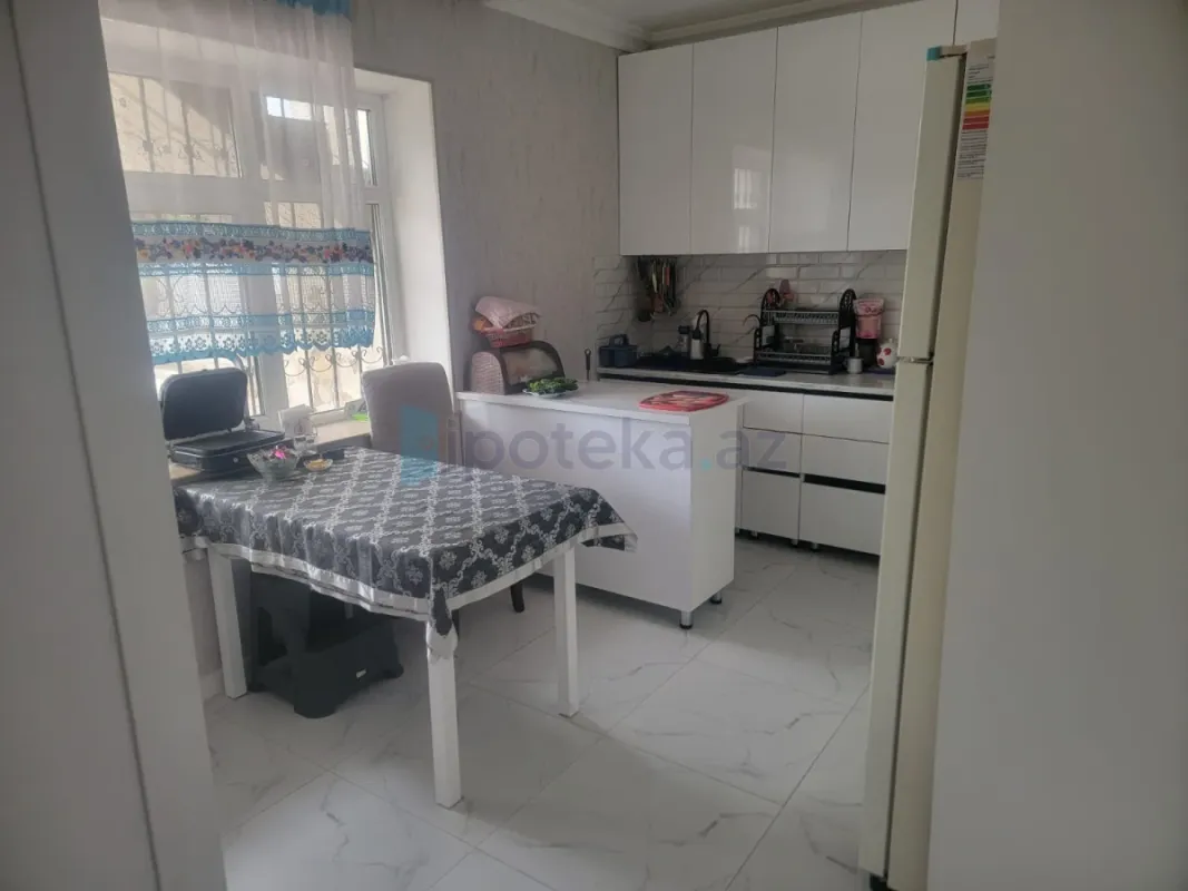 Satılır 8 otaqlı həyət evi 210 m²
