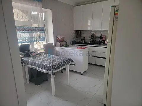 Satılır 8 otaqlı həyət evi 210 m²