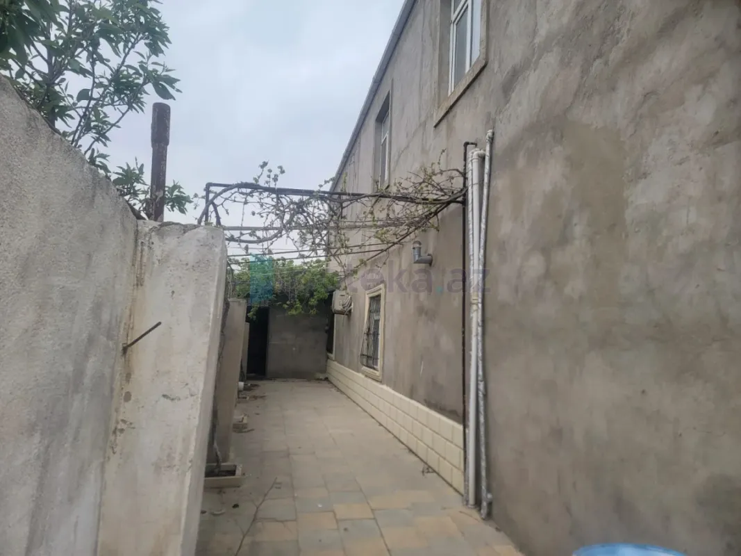 Satılır 8 otaqlı həyət evi 210 m²