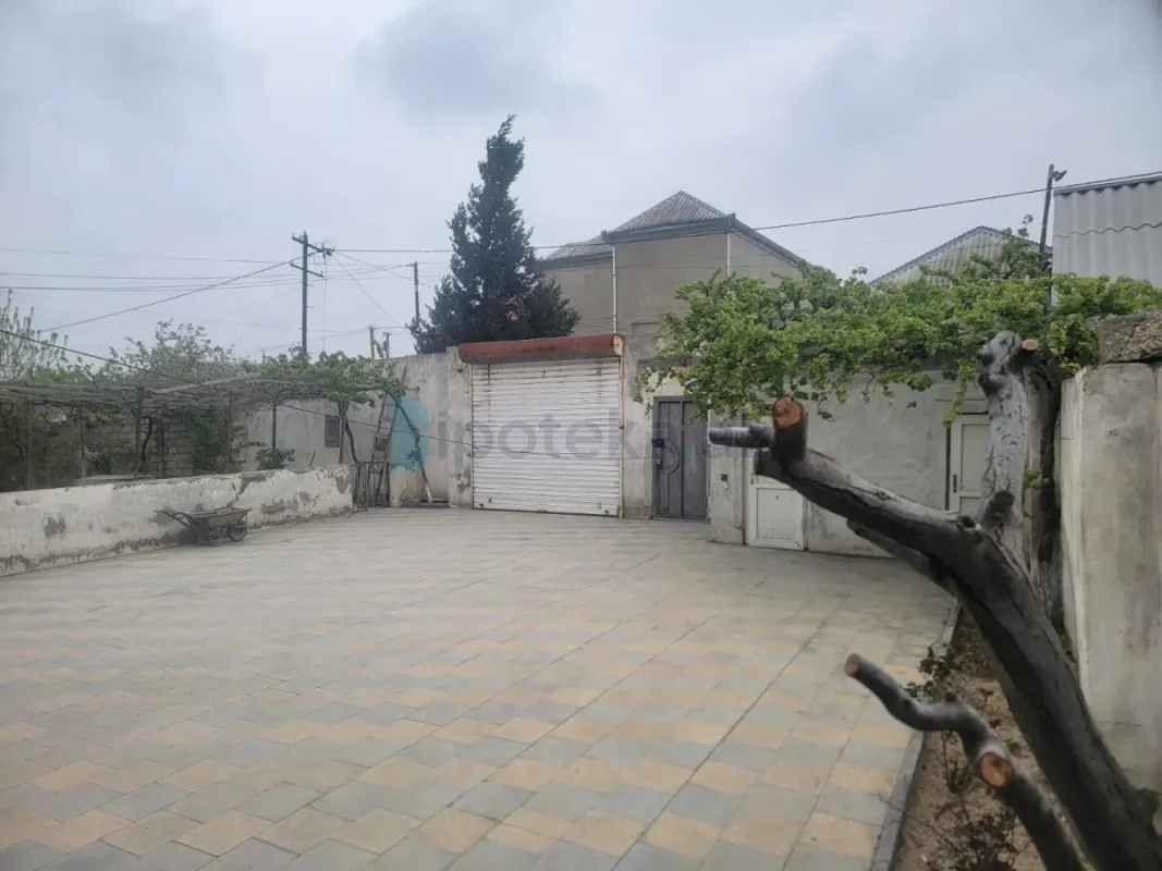 Satılır 8 otaqlı həyət evi 210 m²