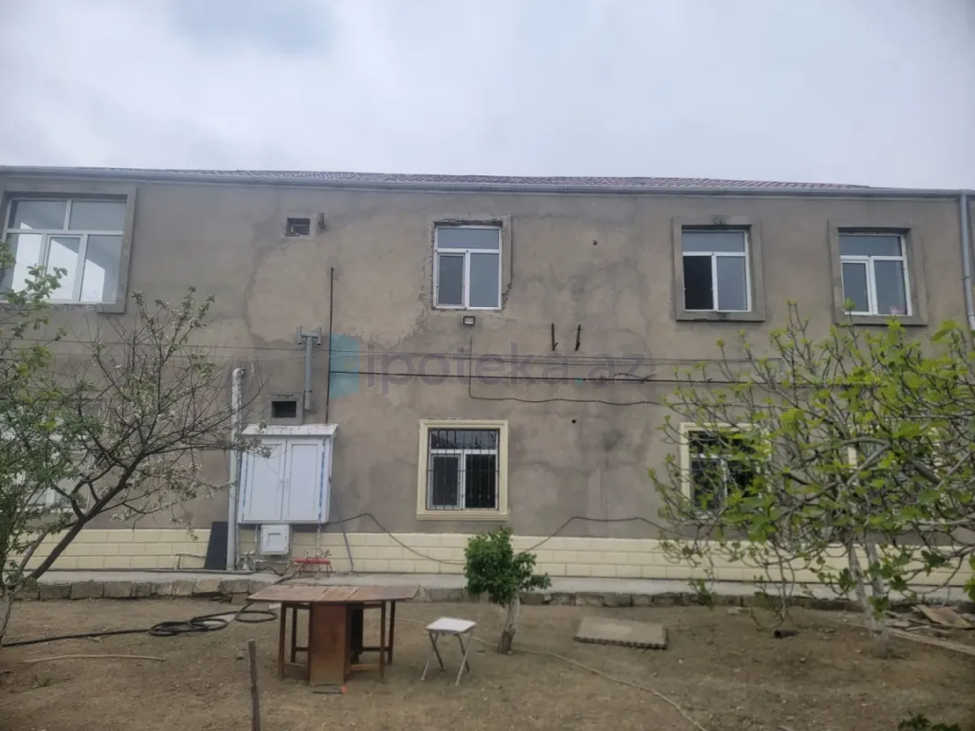 Satılır 8 otaqlı həyət evi 210 m²