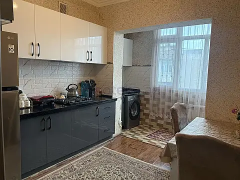 Satılır 2 otaqlı köhnə tikili 65 m²