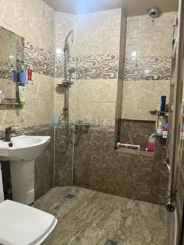 Satılır 2 otaqlı köhnə tikili 65 m²