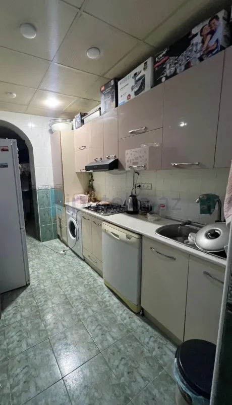 Satılır 3 otaqlı köhnə tikili 84 m²