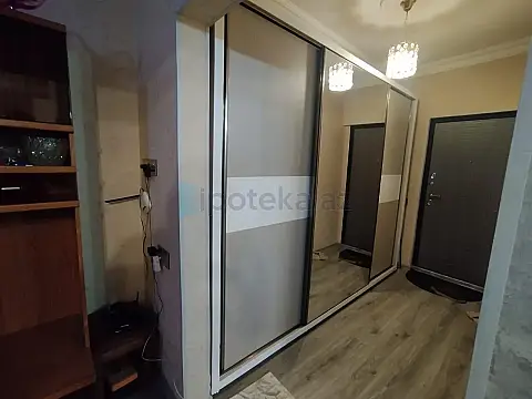 Satılır 4 otaqlı köhnə tikili 100 m²