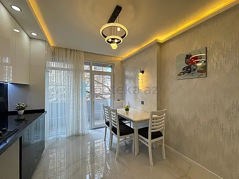 Satılır 2 otaqlı köhnə tikili 60 m²