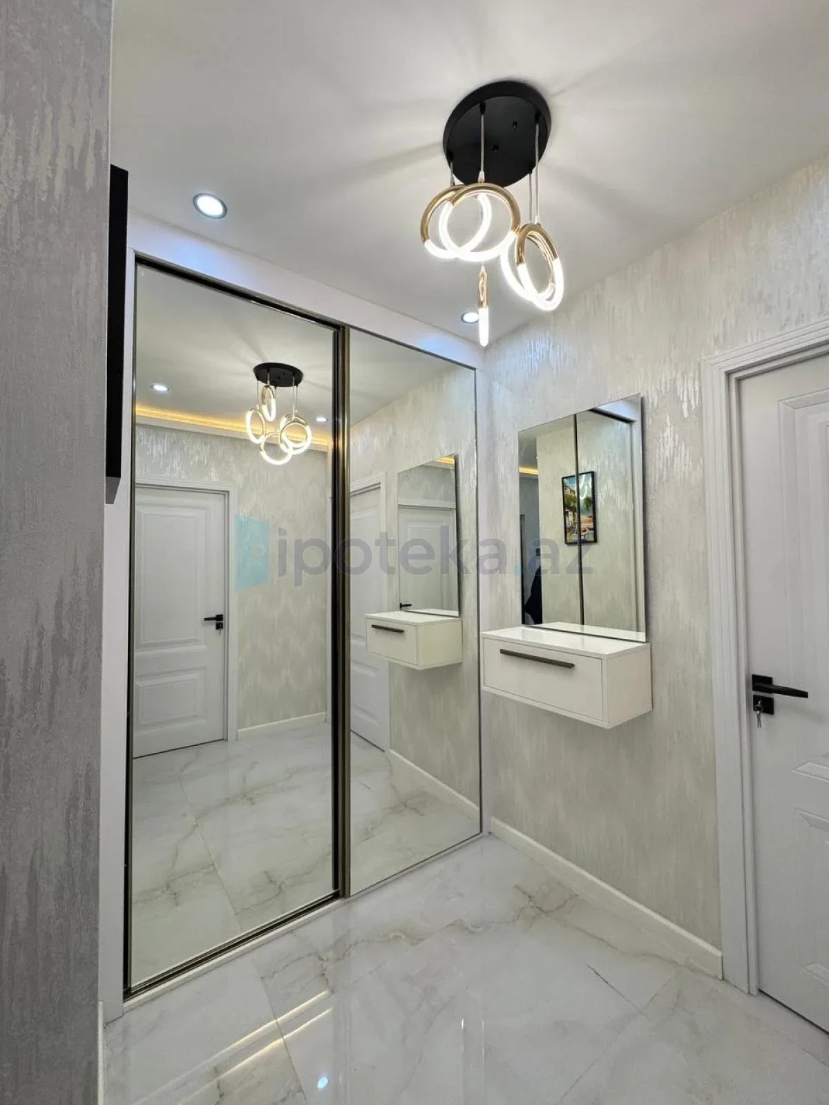 Satılır 2 otaqlı köhnə tikili 60 m²