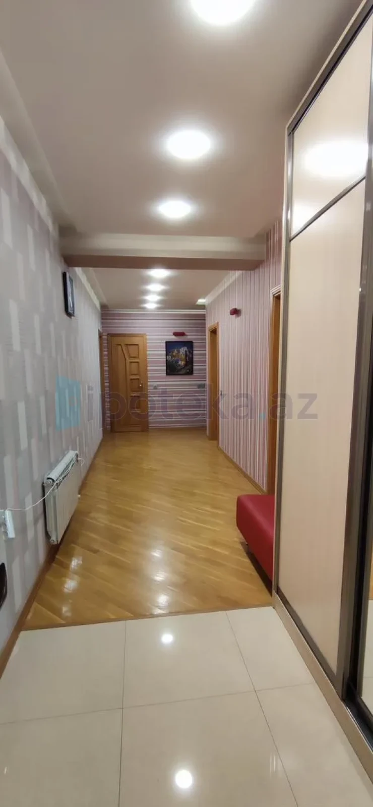 Satılır 4 otaqlı yeni tikili 150 m²